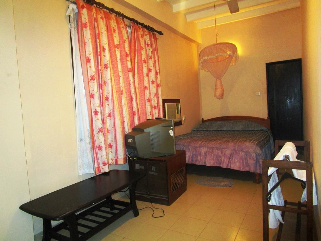 Hotel Shalini Anuradhapura Quarto foto
