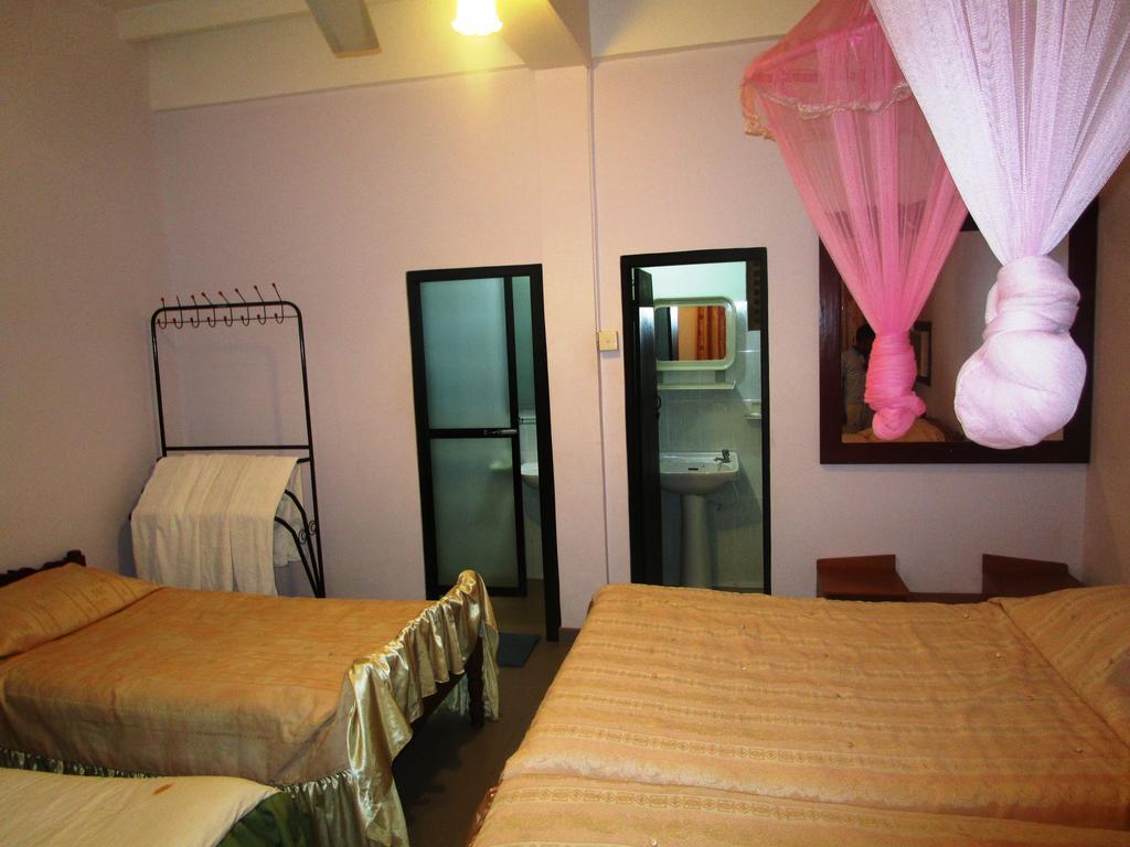 Hotel Shalini Anuradhapura Quarto foto